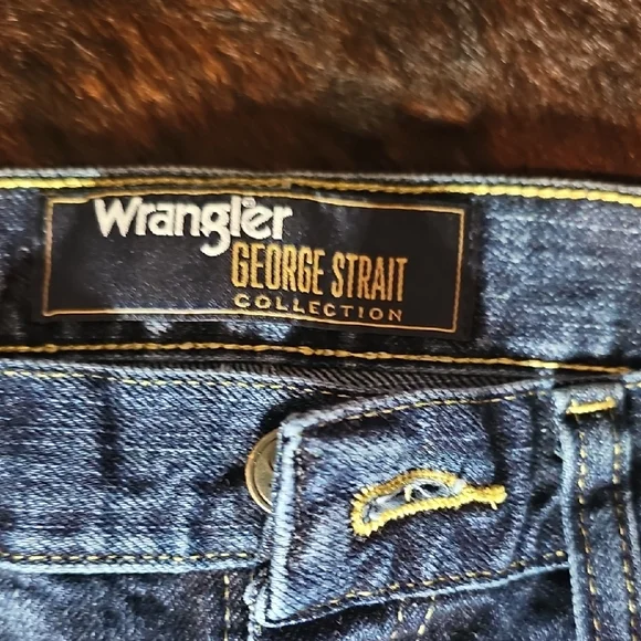 Wrangler Men's Deep Blue Straight Jeans - Picture 2 of 5